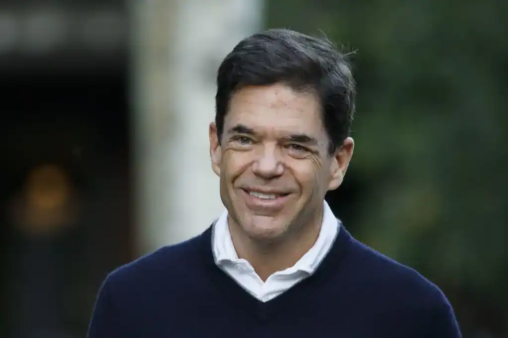 Alfonso de Angoitia, abogado y empresario mexicano, se ha consolidado como una figura clave en la transformación y crecimiento de Televisa-Univision.