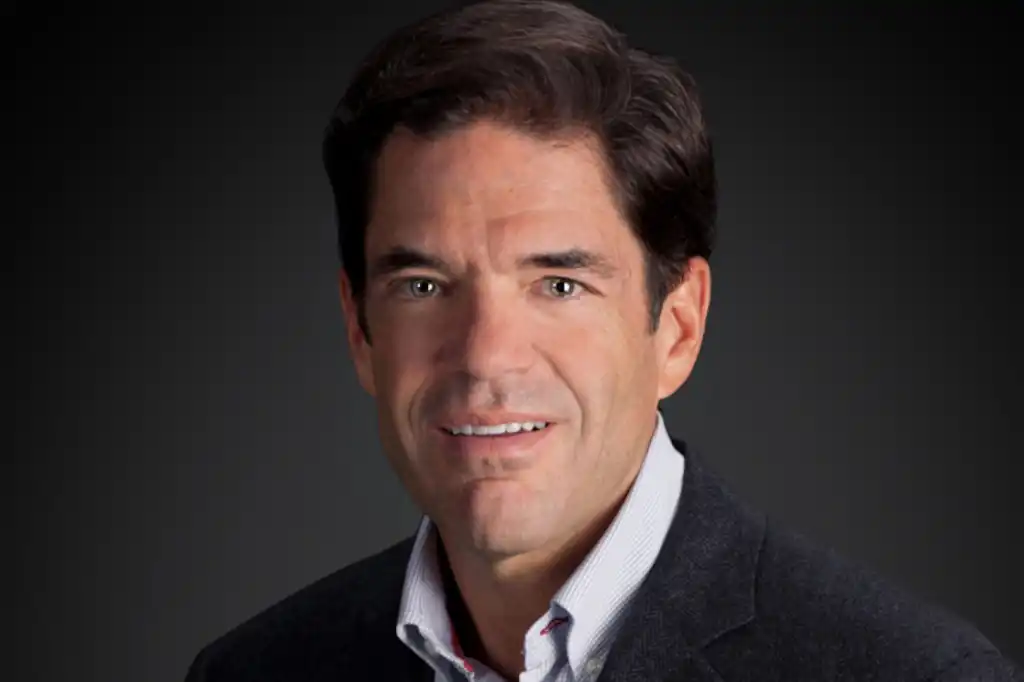 Alfonso de Angoitia fortalece a TelevisaUnivision con récord financiero y liderazgo en contenidos